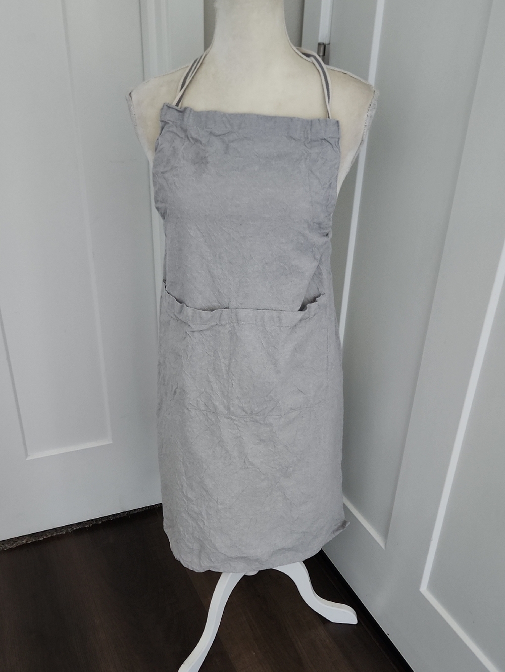 Nicole Miller Light Gray Cotton Apron with Front Pocket